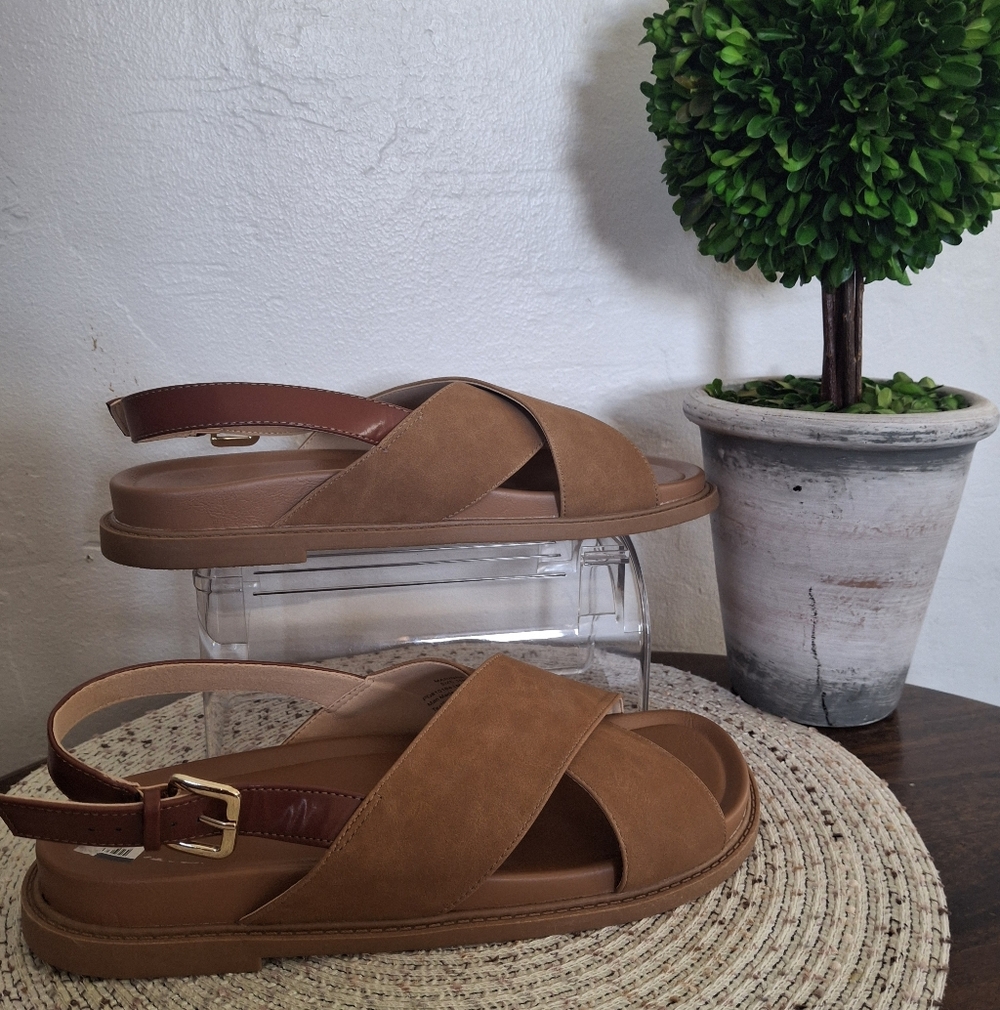 Journee Collection Marinna Brown/Tan Crisscross Slingback Sandals Size 11.